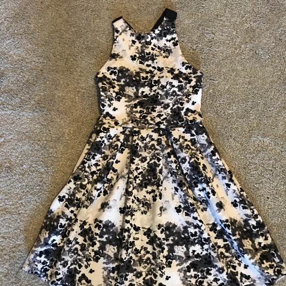 SO Dresses & Skirts - Beautiful Black and White Floral A line dress